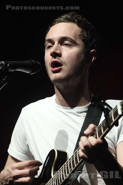 EDITORS - 2008-04-07 - PARIS - Le Bataclan - Thomas Michael Henry Smith